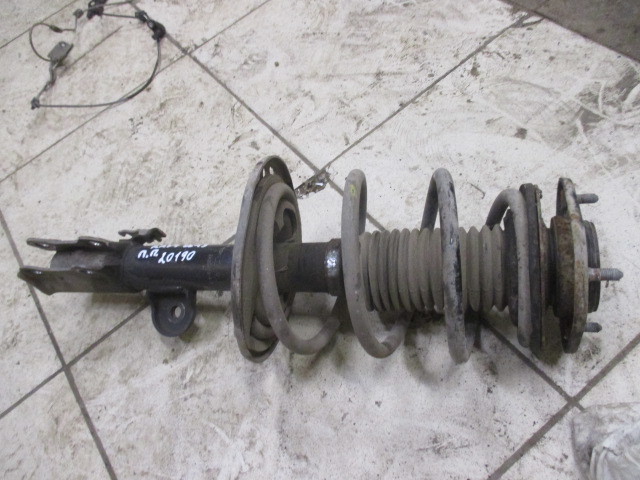 Амортизатор передний правый Toyota RAV 4 (XA30) 2005-2010 на Toyota RAV 4 (XA30)