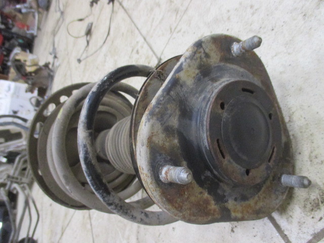 Амортизатор передний правый Toyota RAV 4 (XA30) 2005-2010 на Toyota RAV 4 (XA30)