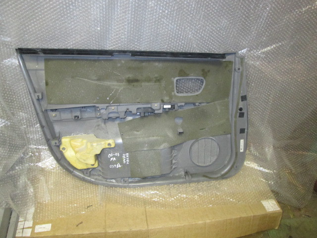 Обшивка двери передней левой Mazda Demio I (DW) 1997-2003 на Mazda Demio I (DW)