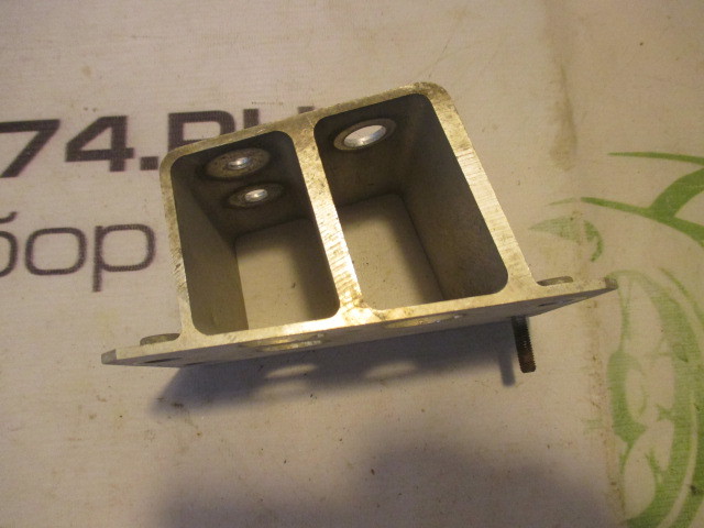 Кронштейн заднего бампера Toyota RAV 4 (XA30) 2005-2010 на Toyota RAV 4 (XA30)