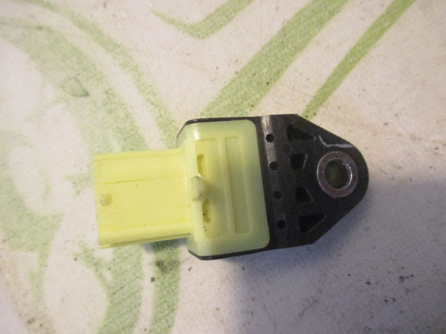 Датчик AIR BAG Toyota RAV 4 (XA30) 2005-2010 на Toyota RAV 4 (XA30)