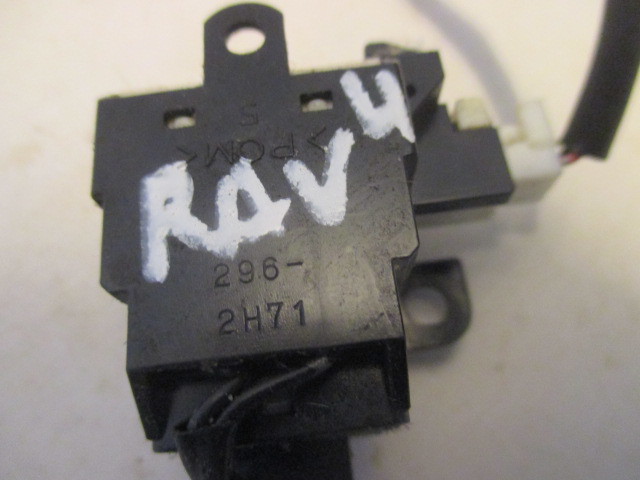 Переключатель подрулевой Toyota RAV 4 (XA30) 2005-2010 на Toyota RAV 4 (XA30)