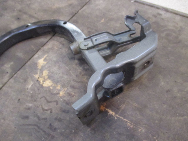 Петля крышки багажника Kia Spectra  2000-2011 на Kia Spectra 