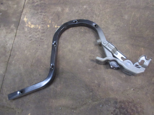 Петля крышки багажника Kia Spectra  2000-2011 на Kia Spectra 