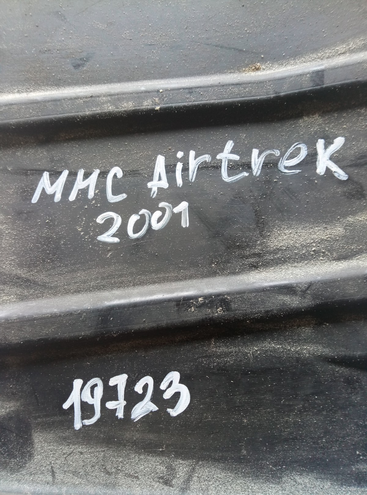Пыльник двигателя Mitsubishi Airtrek 2001-     MP974002 на Mitsubishi Airtrek 