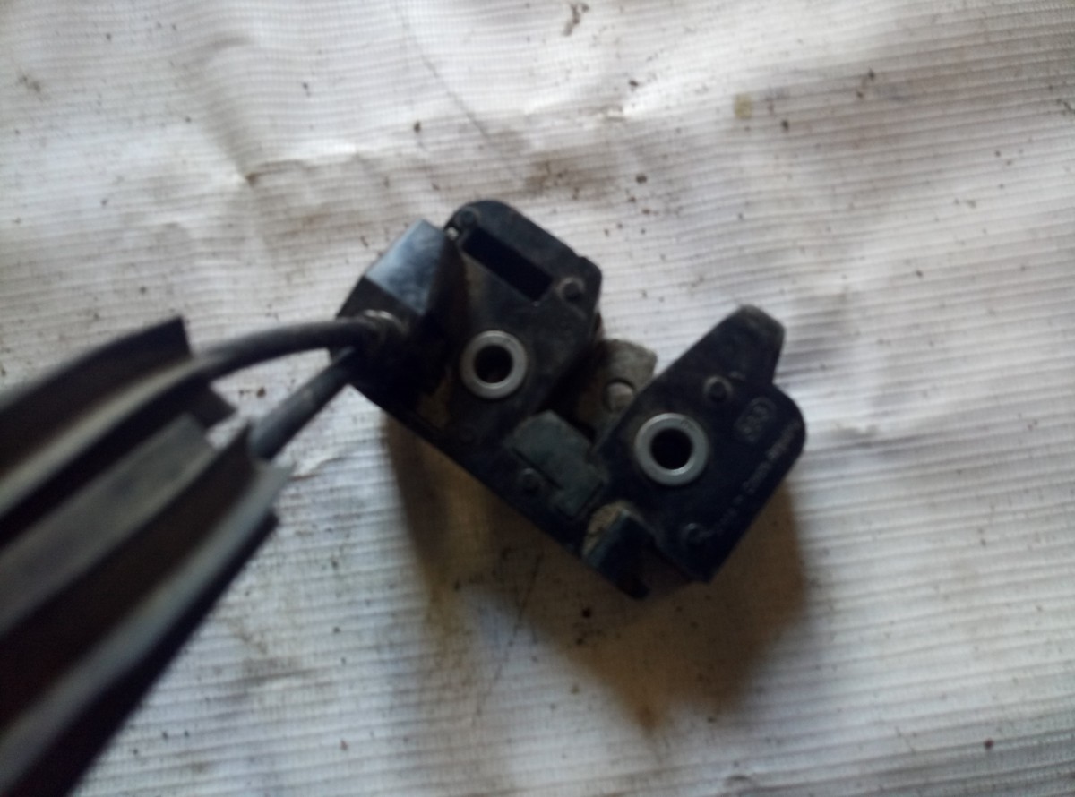 Замок двери Ford Fiesta 4  2001-2008 на Ford Fiesta 4