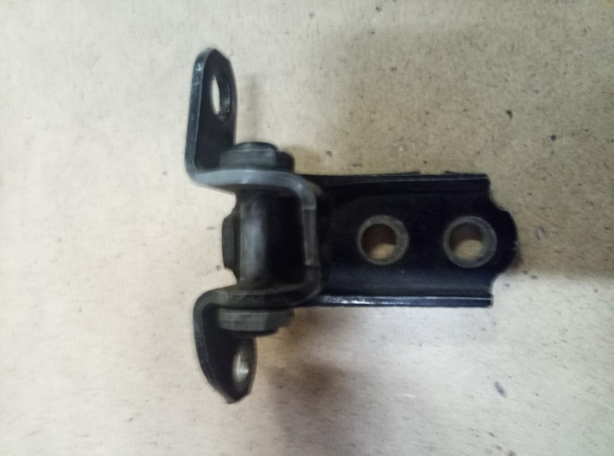 Петля двери задней левой Lexus LX470 1998-2005 на Lexus LX 