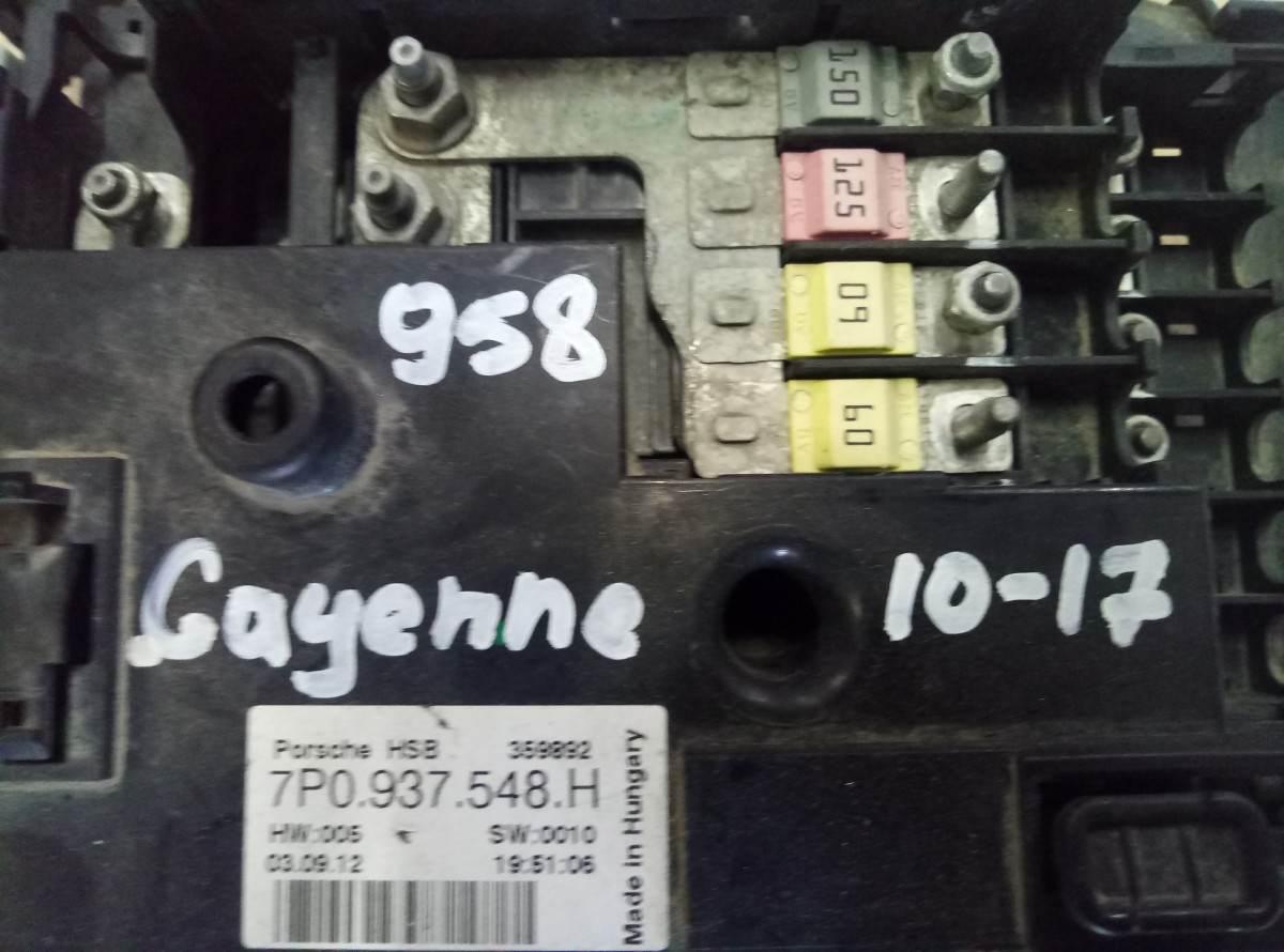 Блок предохранителей Porsche Cayenne 958 2010-2015 на Porsche Cayenne 958