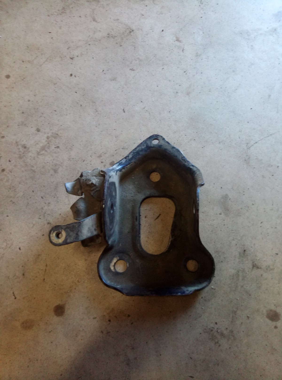 крепление балки  Opel Corsa D 2006-2012 на Opel Corsa D 