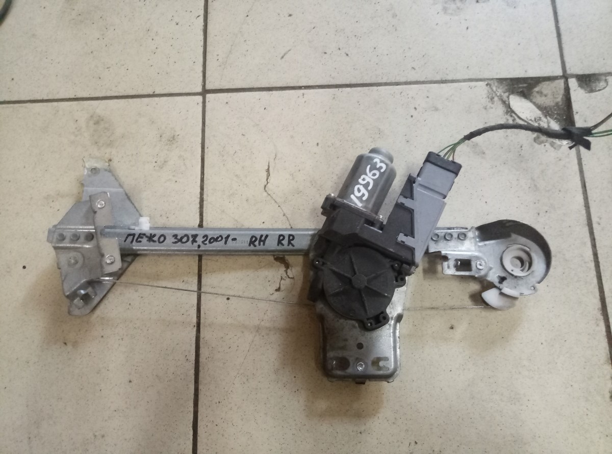 Стеклоподъемник передний правый Peugeot 307  на Peugeot 307