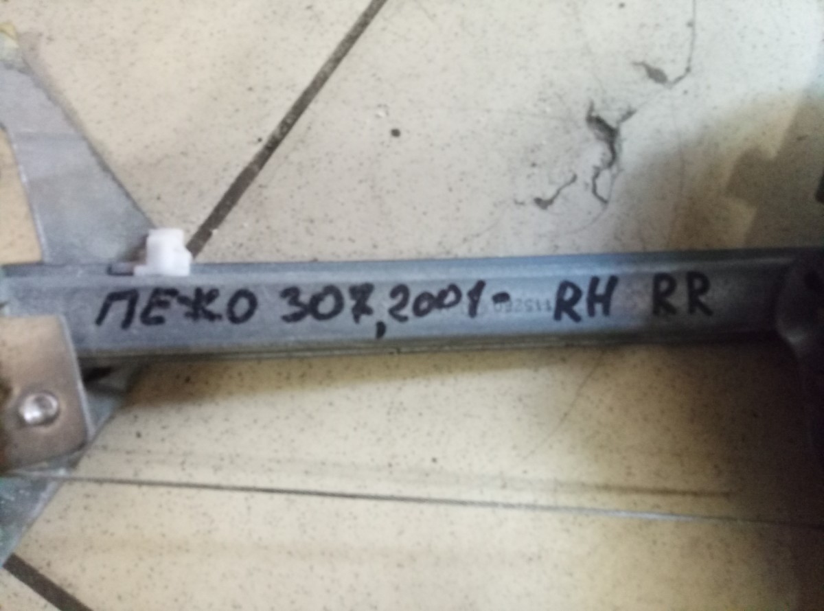 Стеклоподъемник передний правый Peugeot 307  на Peugeot 307