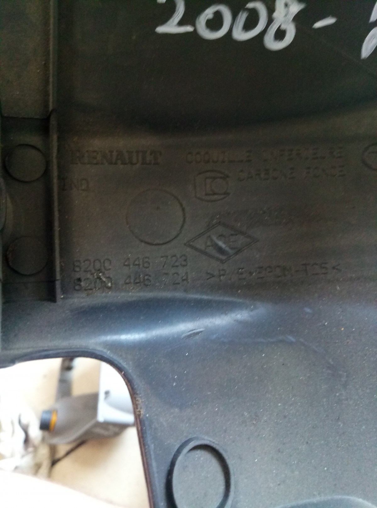 Обшивка рулевой колонки Renault Symbol 2008> на Renault Symbol 2