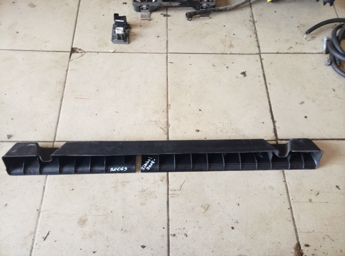 Накладка декоративная Renault Symbol 2 2008 7700422392 на Renault Symbol 2