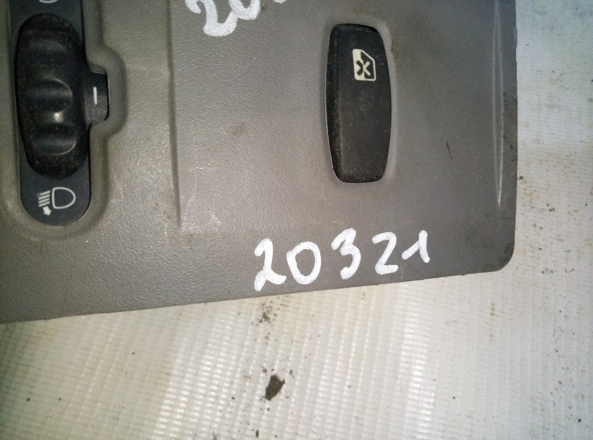 Кнопка корректора фар Renault Symbol 2 2008> на Renault Symbol 2