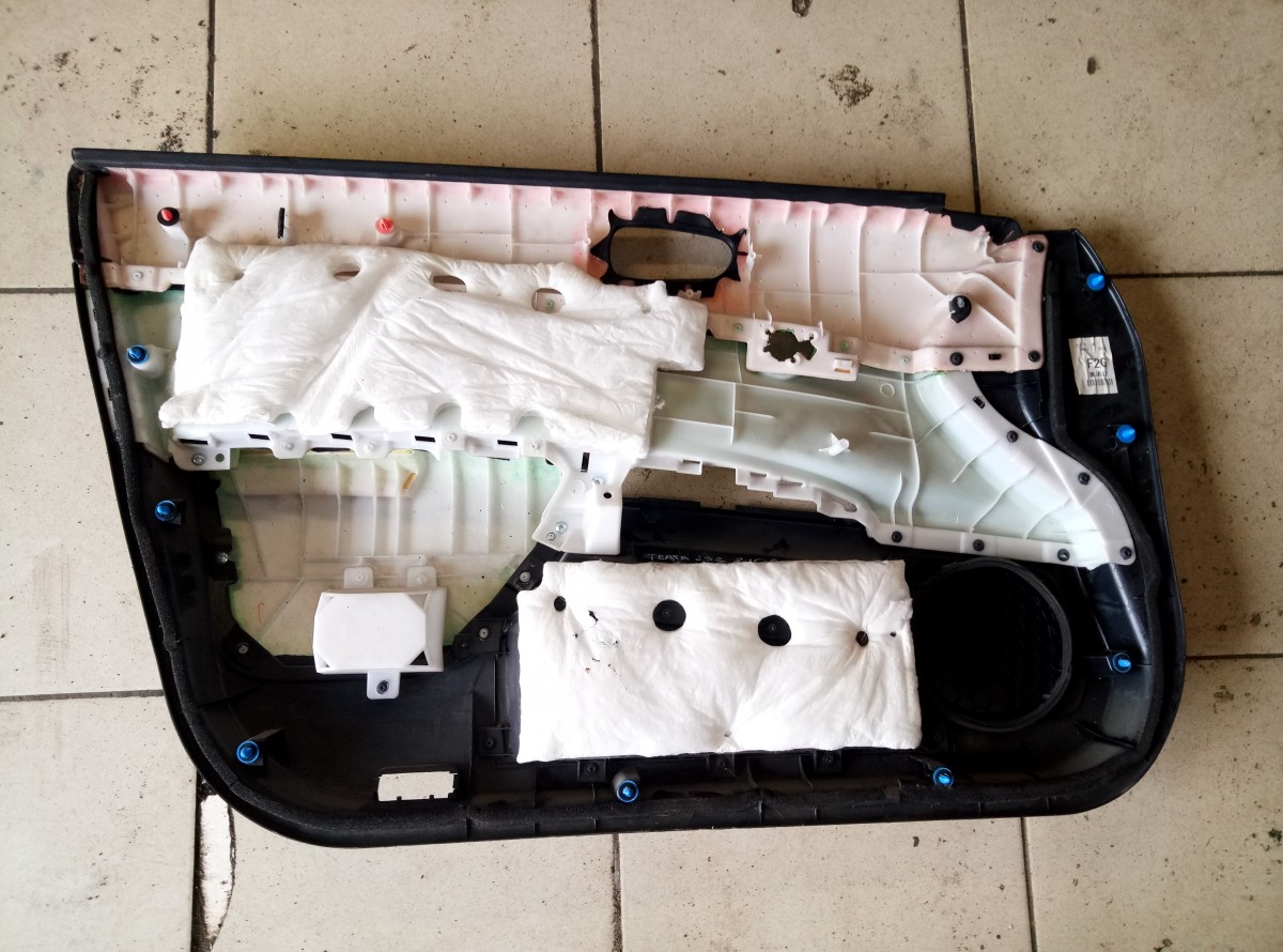 Обшивка двери передняя правая Nissan Teana J32 на Nissan Teana J32