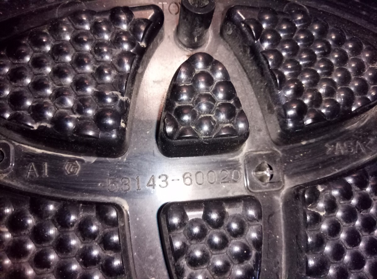 Эмблема TOYOTA LAND CRUISER PRADO 150 5314360020 на Toyota Land Cruiser Prado 150