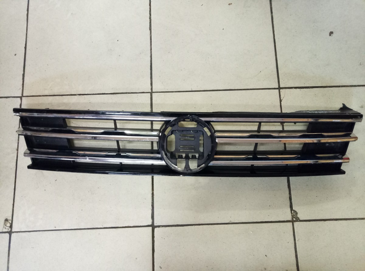 Решетка радиатора Volkswagen Tiguan 2017-н.в Хром 5NA853653 на Volkswagen Tiguan 