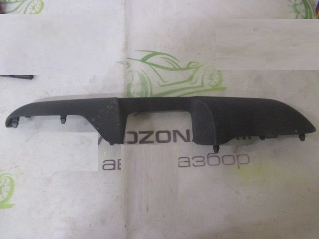 Накладка двери передней левой Ford Focus 2 2005-2008 4M51-A24049 на Ford Focus 2