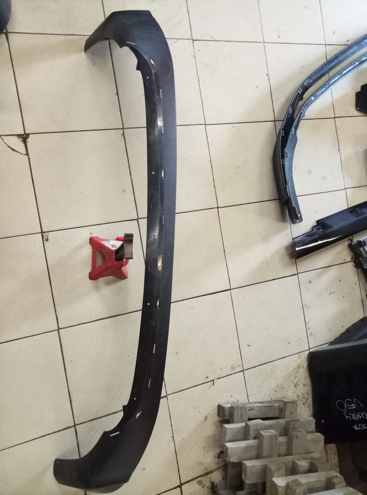 Юбка заднего бампера Toyota Rav4 2015-2020 521690r060 на Toyota RAV 4  (CA40)