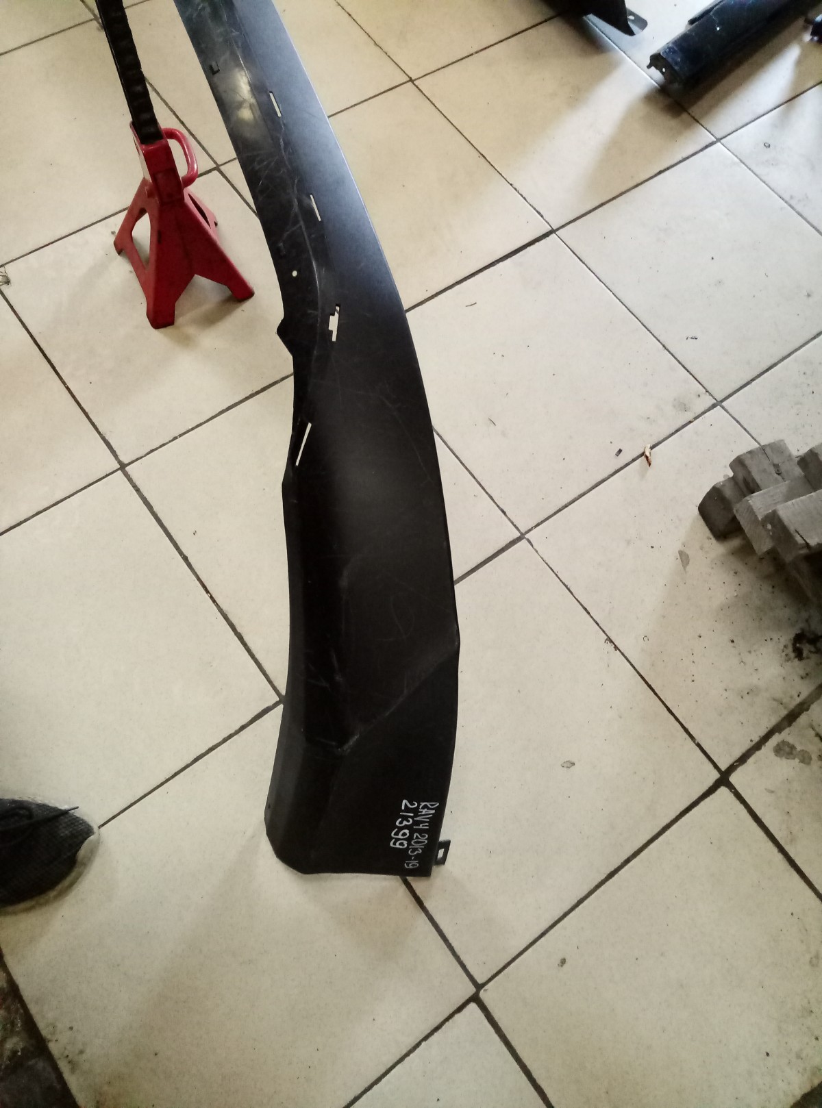 Юбка заднего бампера Toyota Rav4 2015-2020 521690r060 на Toyota RAV 4  (CA40)