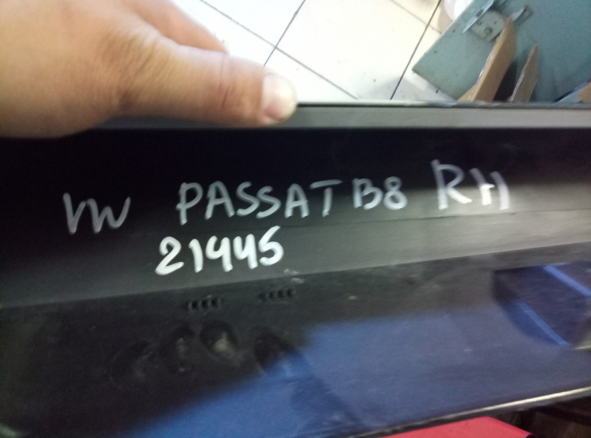 Накладка порога наружная правая Volkswagen Passat B8  на Volkswagen Passat VI (B6)