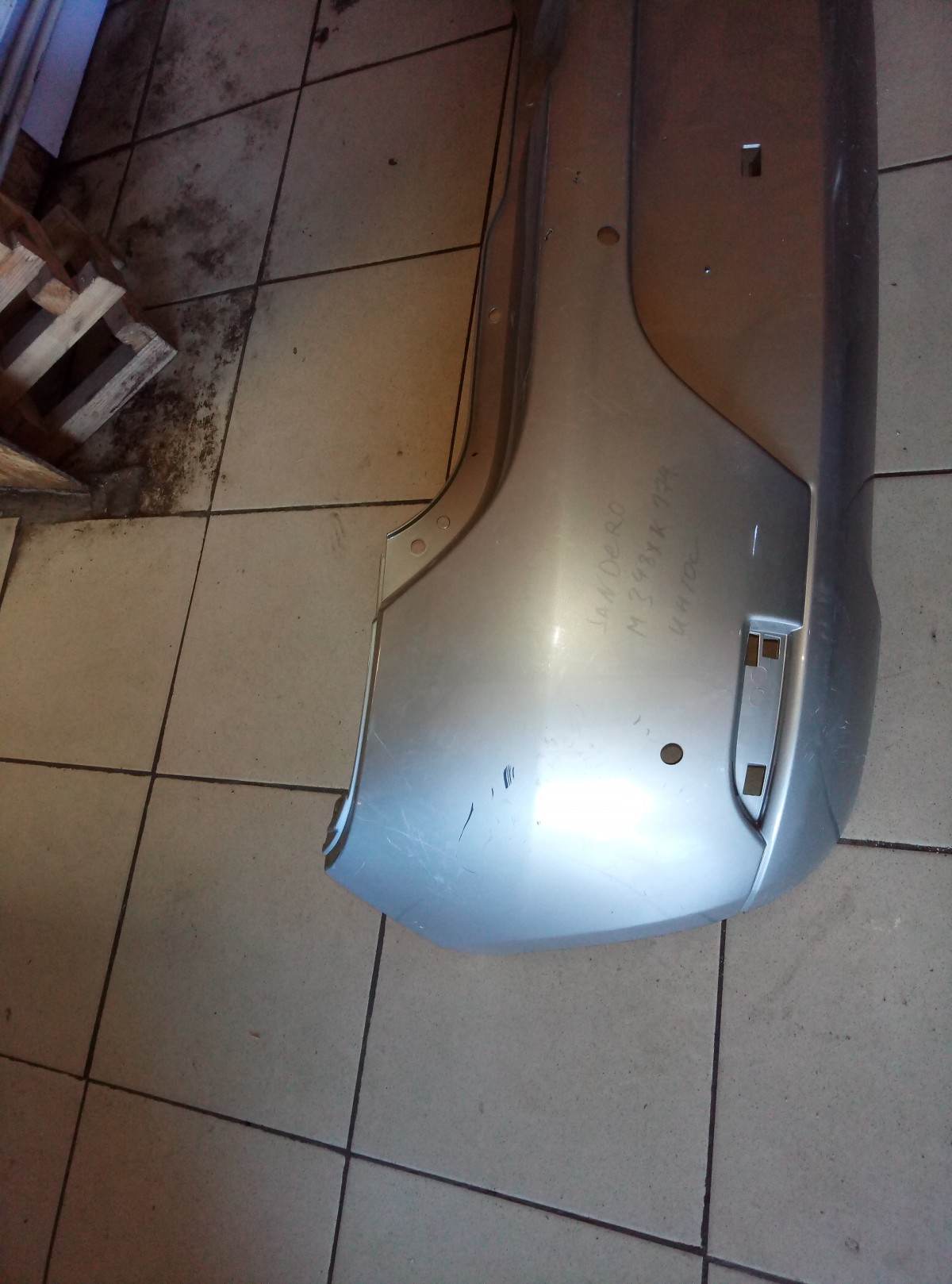 Бампер задний Renault Sandero  на Renault Sandero 