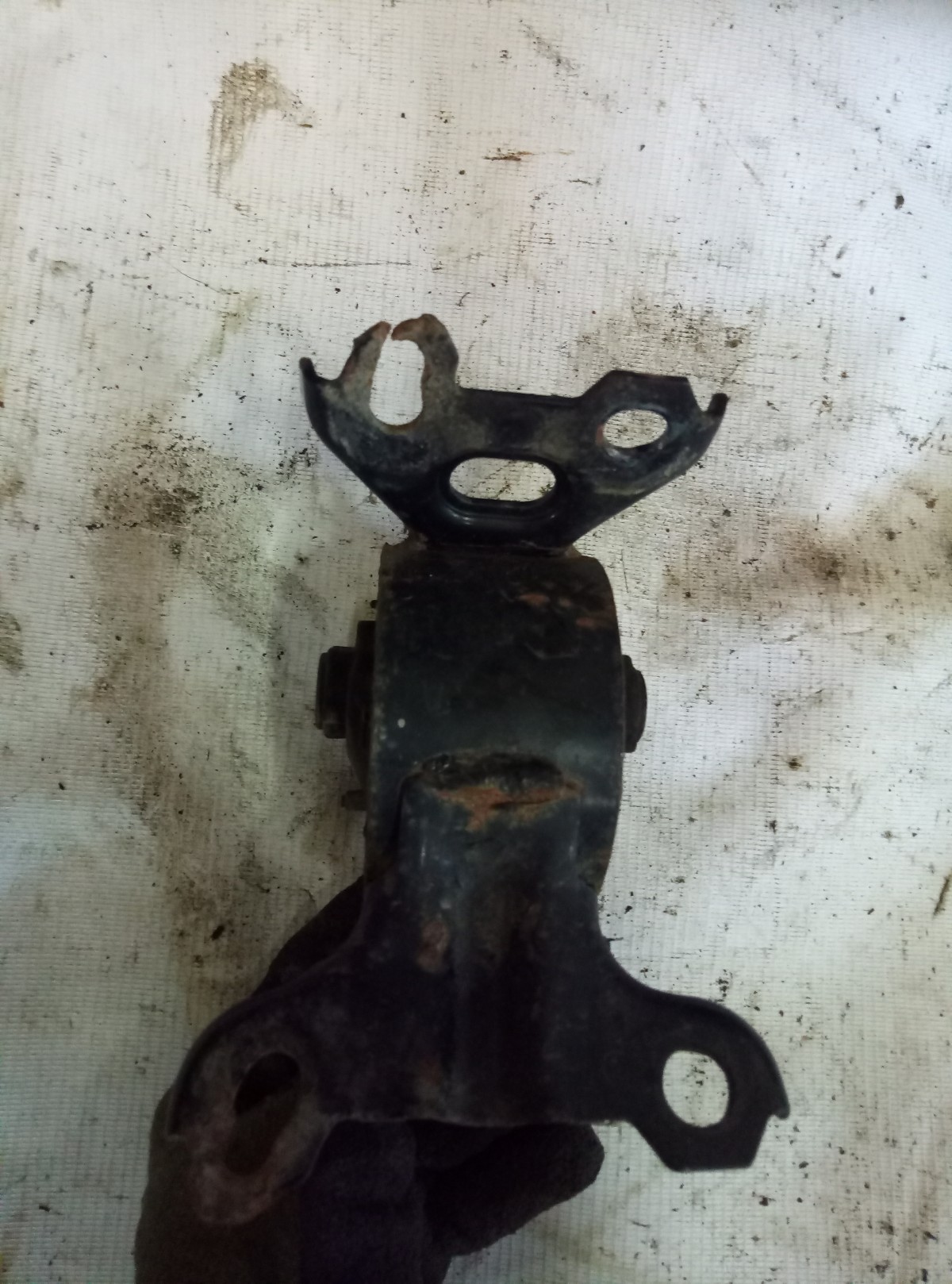 Подушка двигателя левая Mitsubishi ASX  на Mitsubishi ASX 