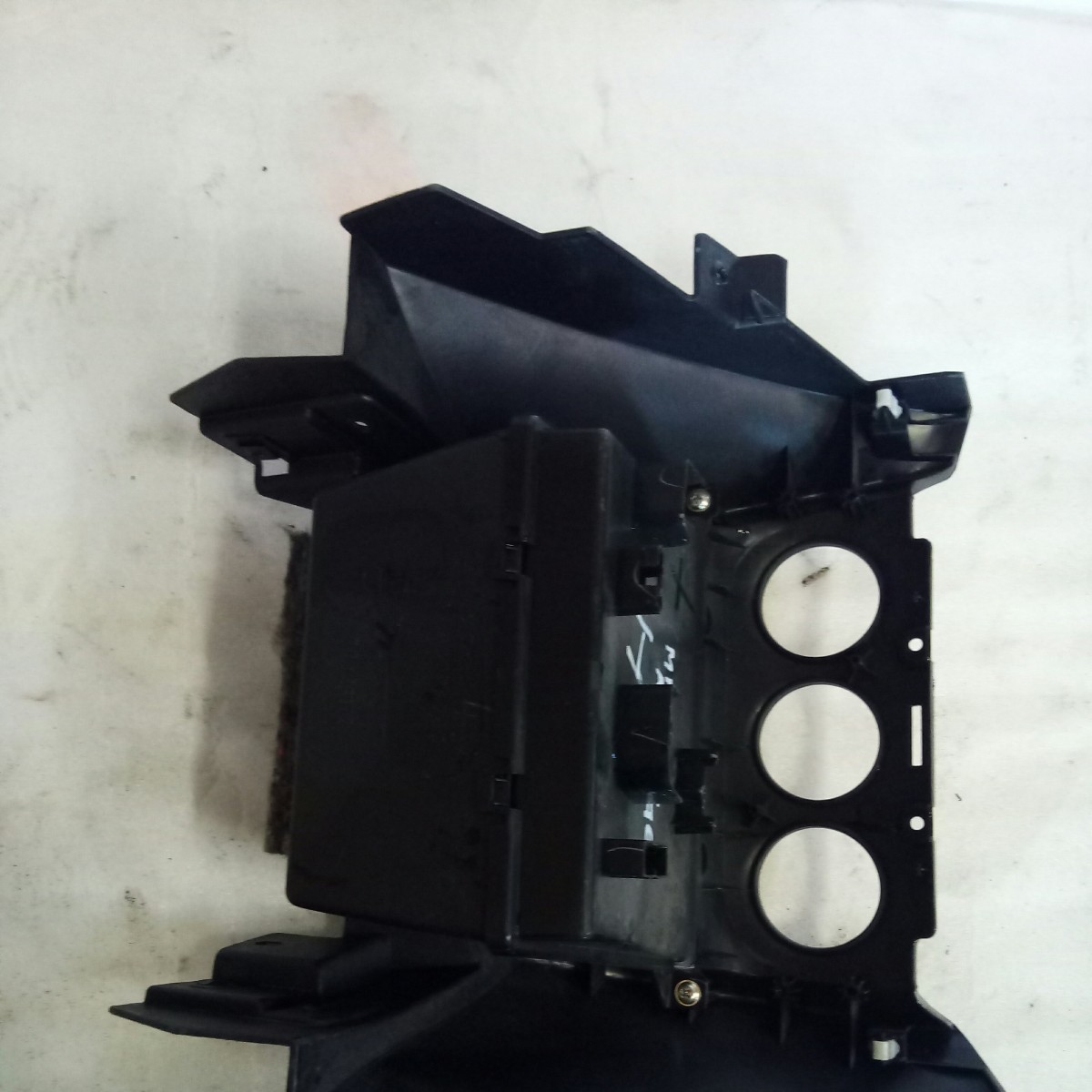 Консоль центральная Mitsubishi ASX  на Mitsubishi ASX 