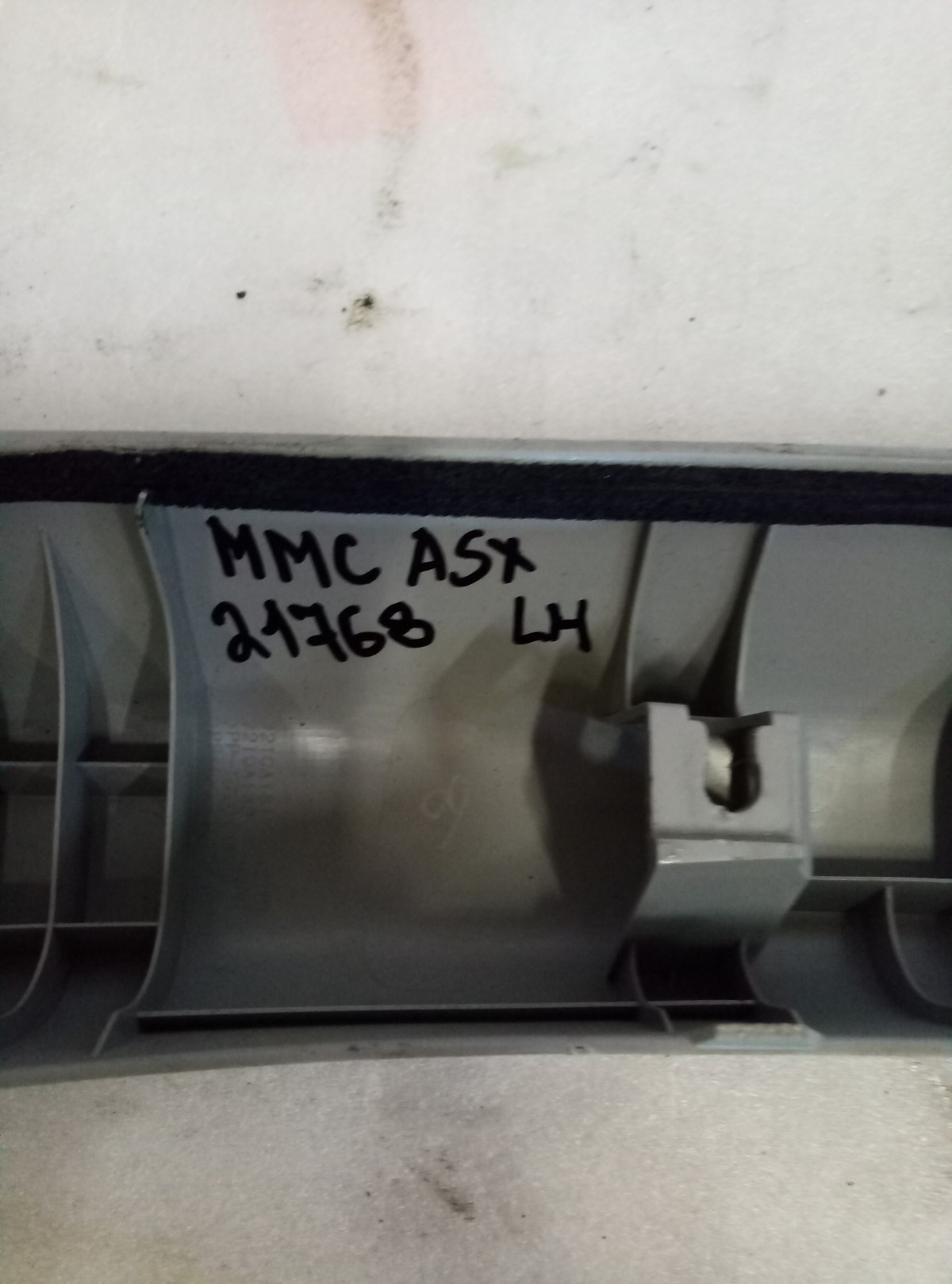 Накладка передней стойки левая Mitsubishi ASX на Mitsubishi ASX 