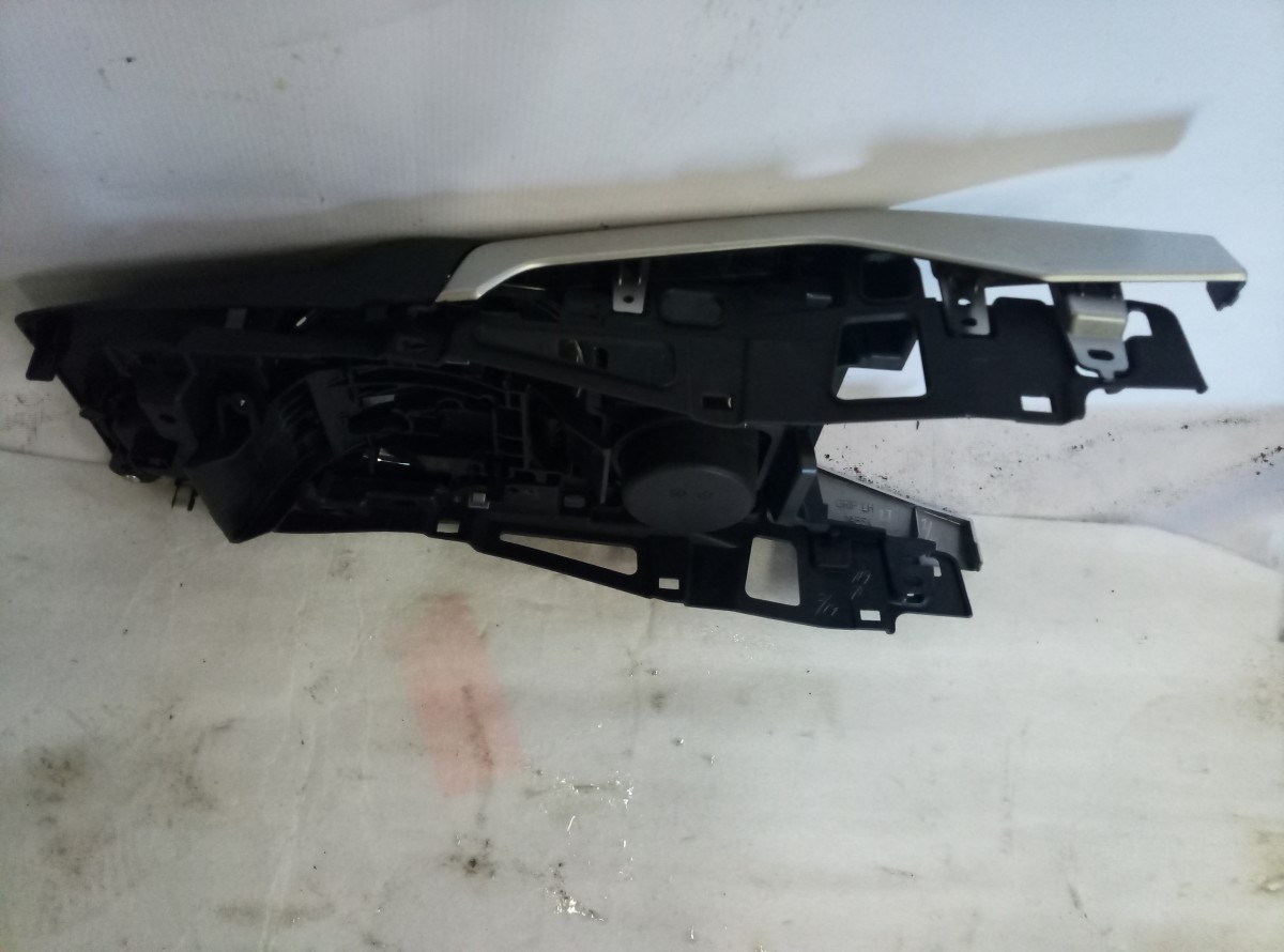 Консоль центральная Mitsubishi ASX на Mitsubishi ASX 