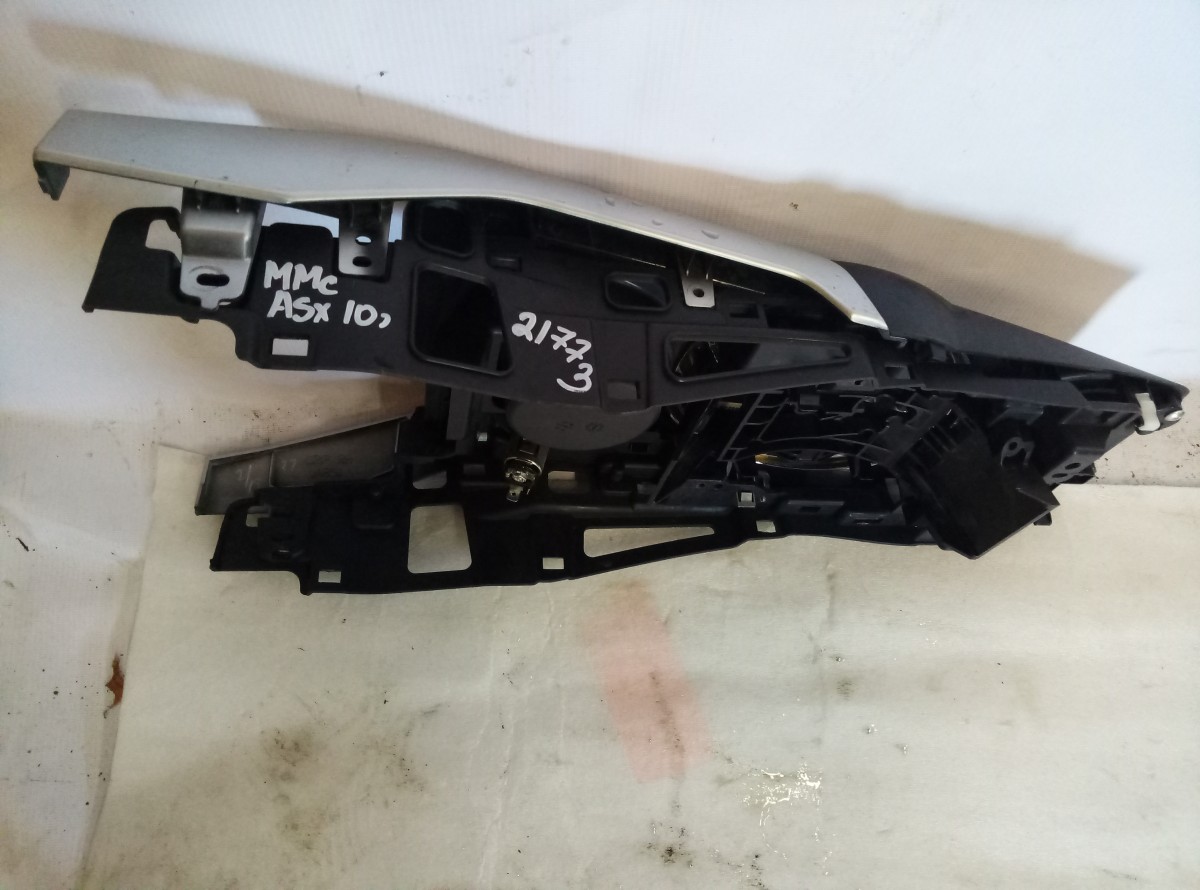 Консоль центральная Mitsubishi ASX на Mitsubishi ASX 