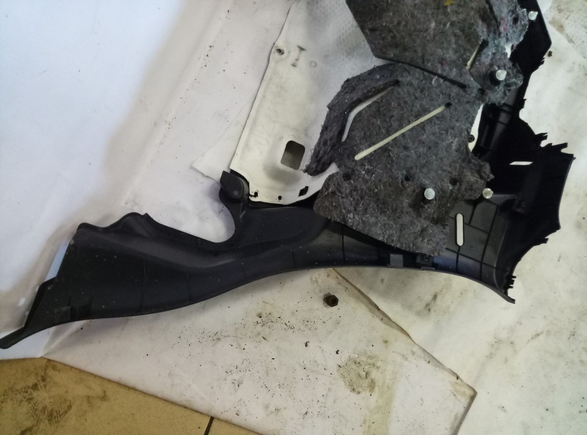 Обшивка багажника задняя правая Mitsubishi ASX на Mitsubishi ASX 
