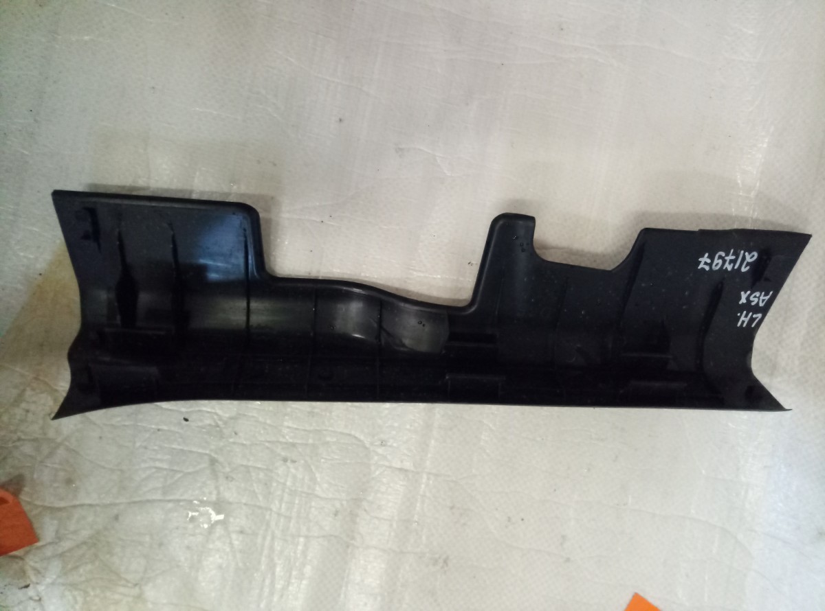 Накладка порога задняя левая Mitsubishi ASX на Mitsubishi ASX 