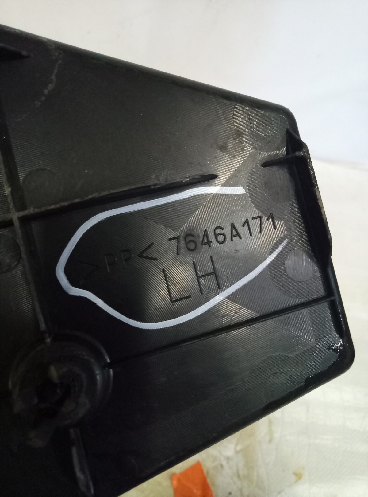 Ящик для инструментов Mitsubishi ASX 7646A171 на Mitsubishi ASX 