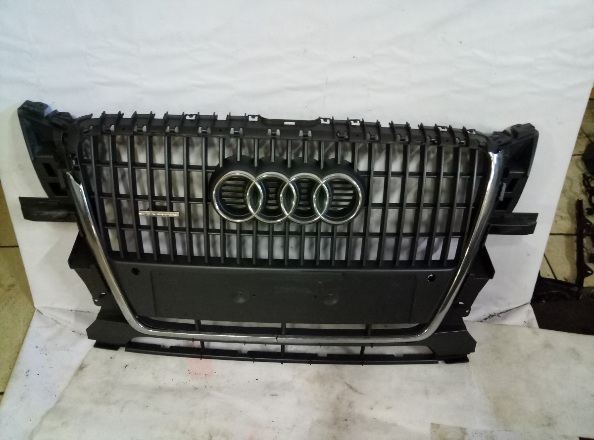  Решетка радиатора Audi Q5  на Audi Q5 8R