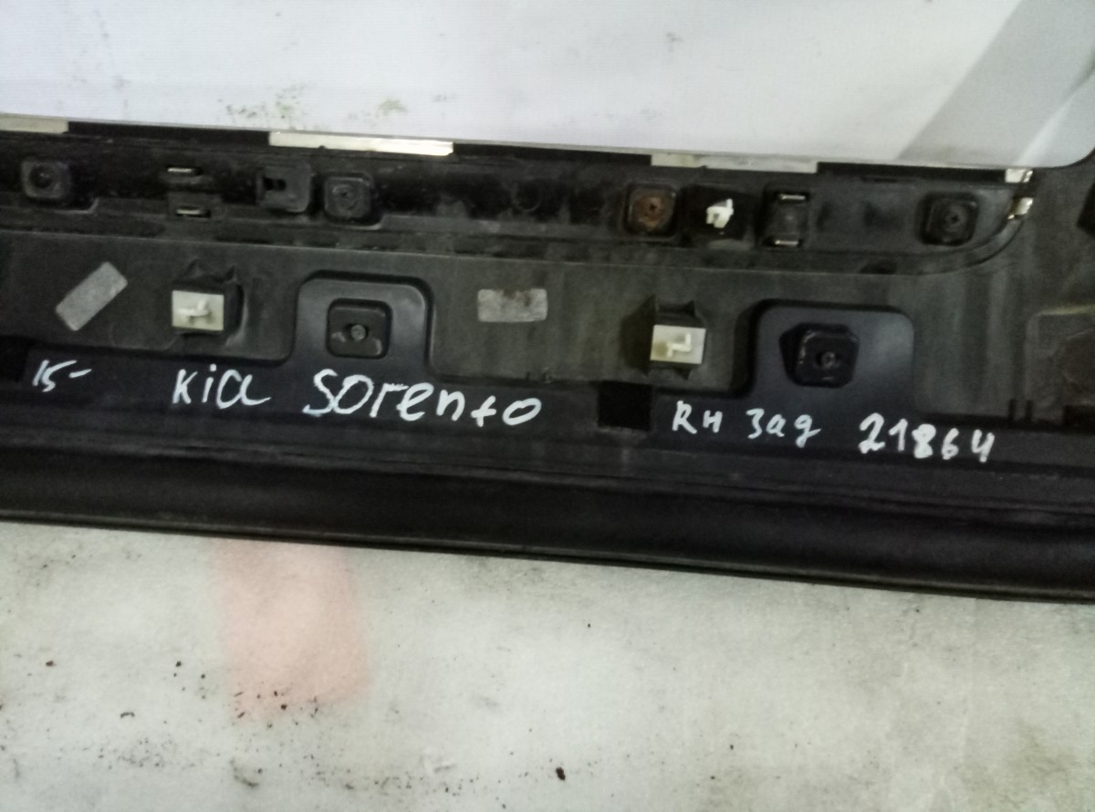 Накладка двери задней правой Kia Sorento PRIME на Kia Sorento 3 (UM)