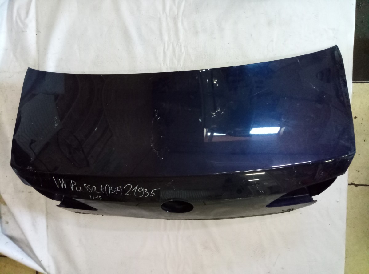 Крышка багажника Volkswagen Passat B7 на Volkswagen Passat VII (B7)