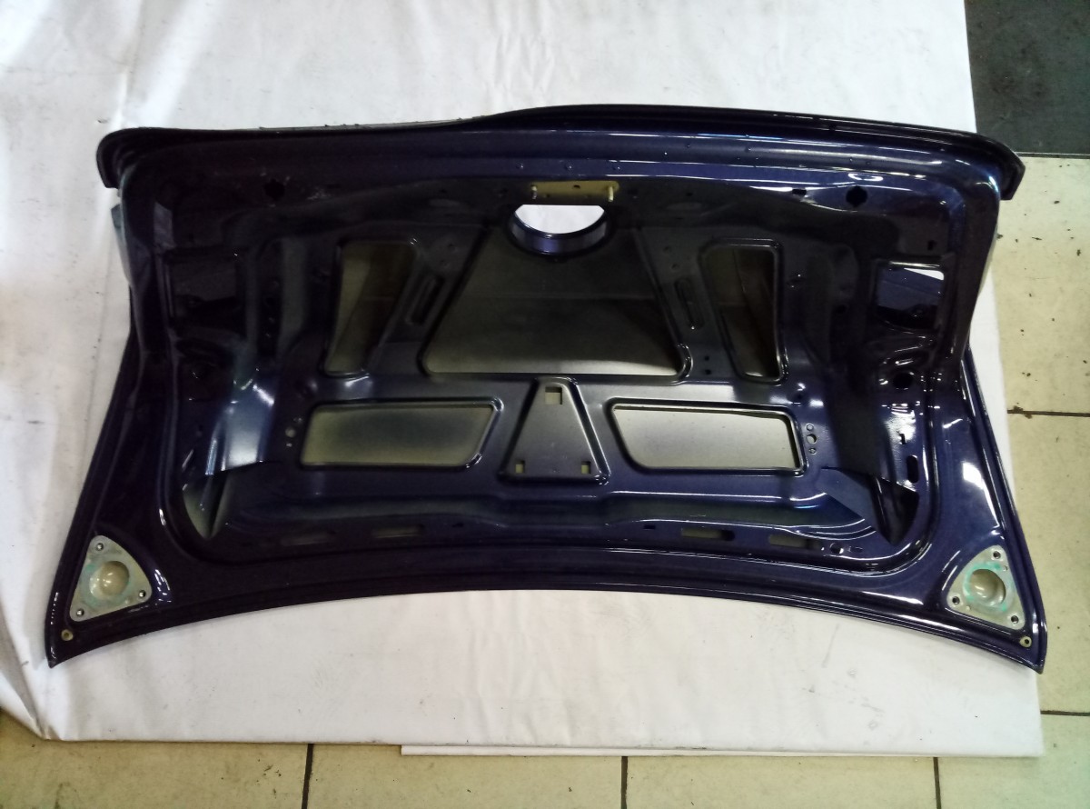 Крышка багажника Volkswagen Passat B7 на Volkswagen Passat VII (B7)