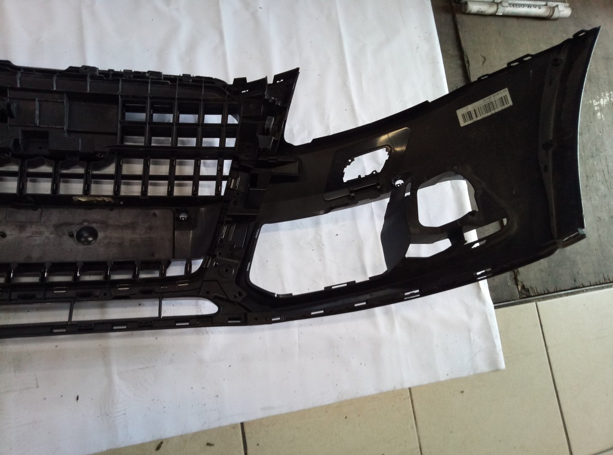 Бампер передний Audi Q5 2012-2017    8R0807437 на Audi Q5 8R