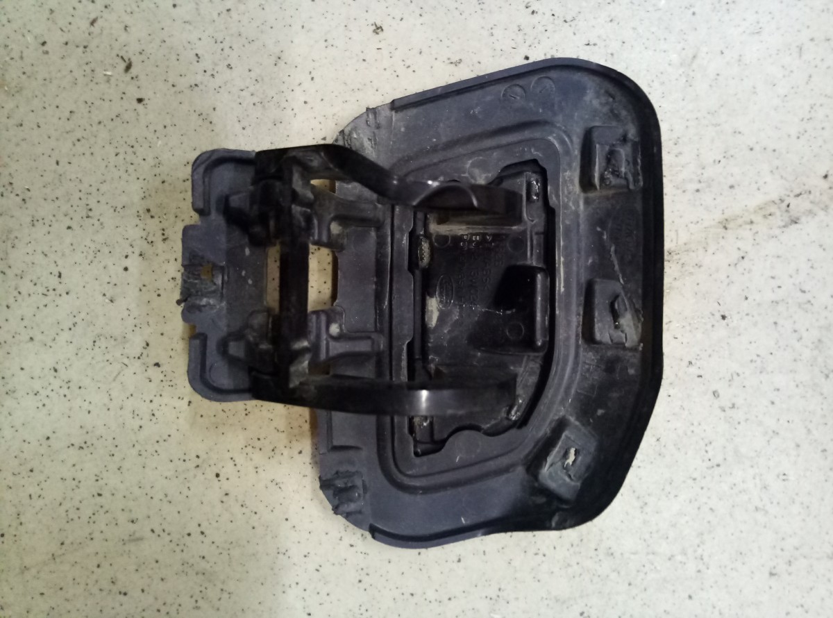  Крышка форсунки омывателя левая LAND Rover Evogue BJ3213W024C  на Land Rover Range Rover Evoque 