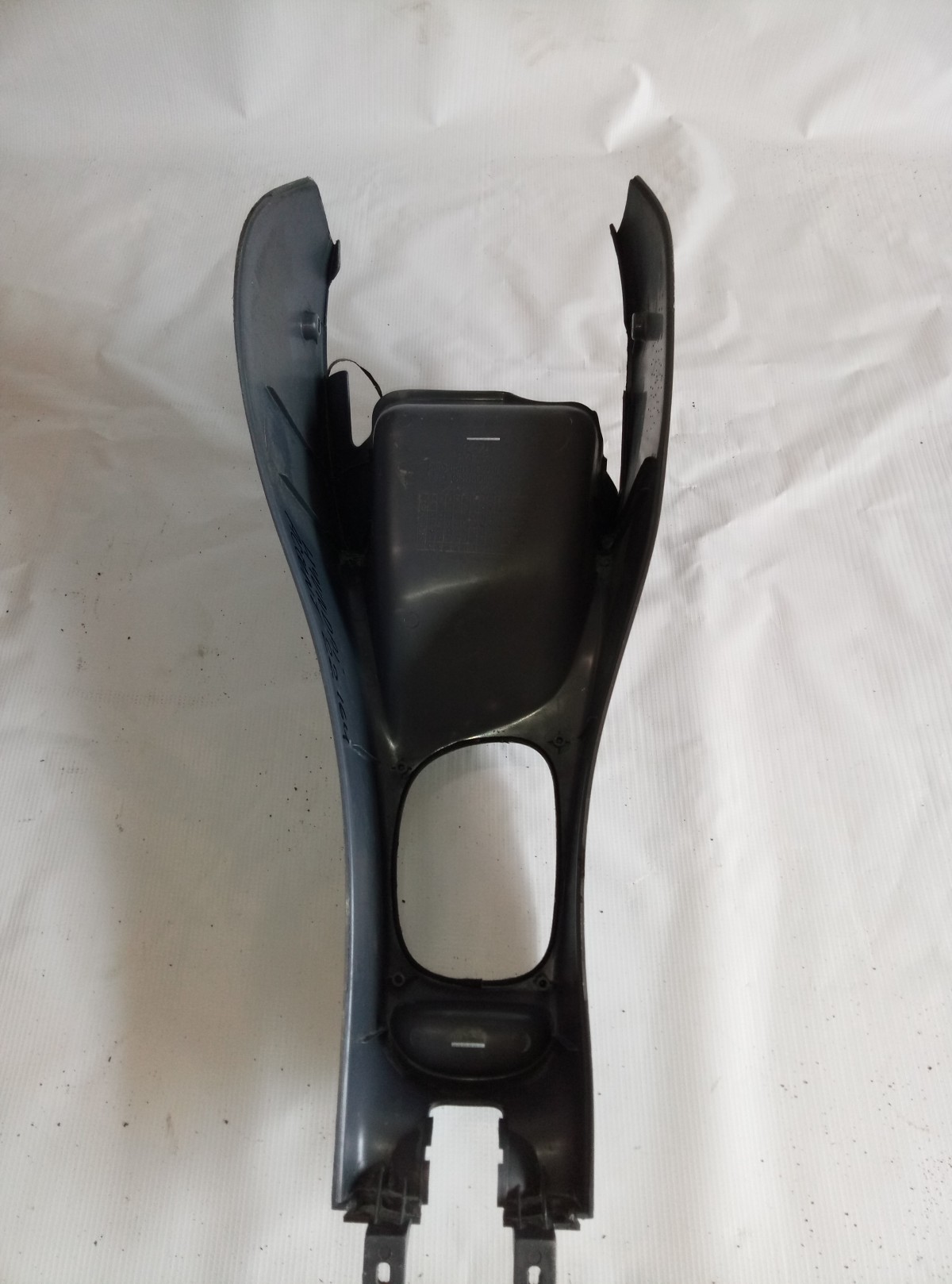 Накладка на центральная консоль  Hyundai Accent 8461125010 на Hyundai Accent 