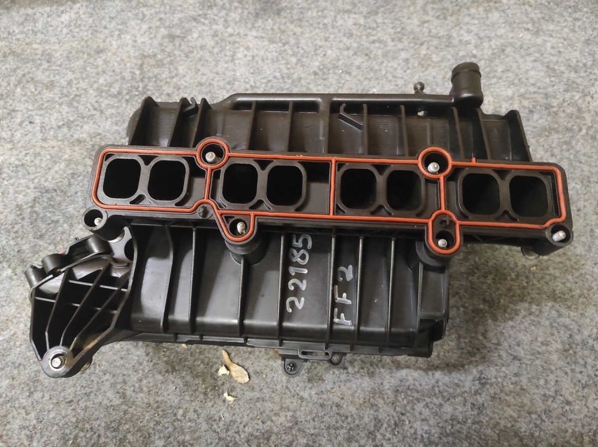 Коллектор впускной Ford Focus III CB8 на Ford Focus 3