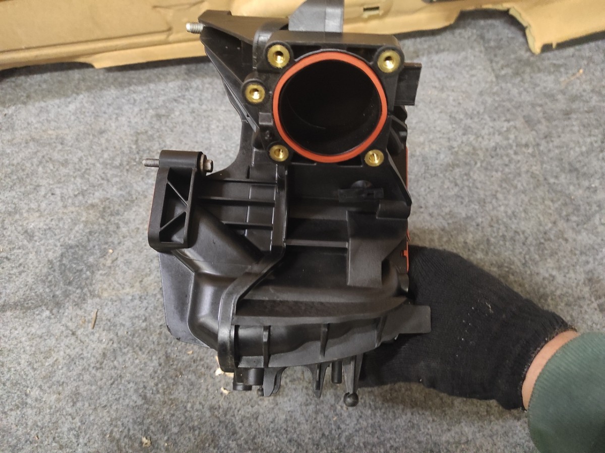 Коллектор впускной Ford Focus III CB8 на Ford Focus 3