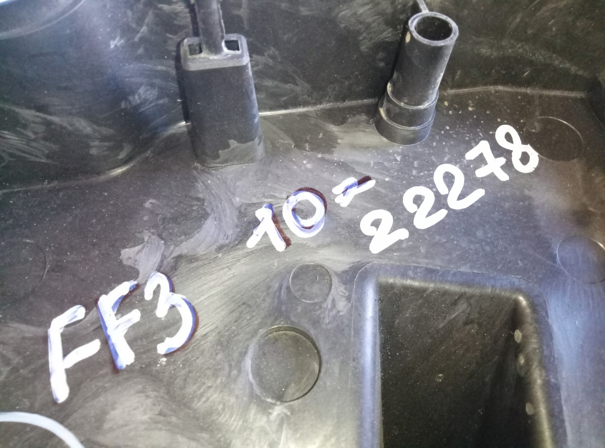  Крышка блока управления двигателем Ford Focus III на Ford Focus 3