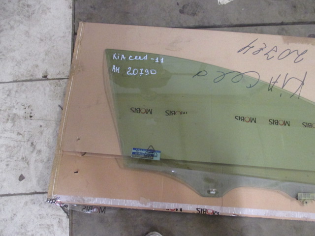 Стекло двери передней правой Kia Ceed (JD) 2012-2015 на Kia Ceed (JD)