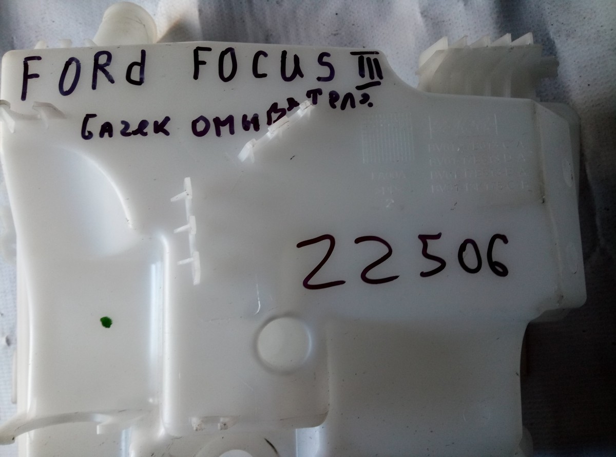 Бачок омывателя Ford Focus 2011 [BV6117B613CA] на Ford Focus 3