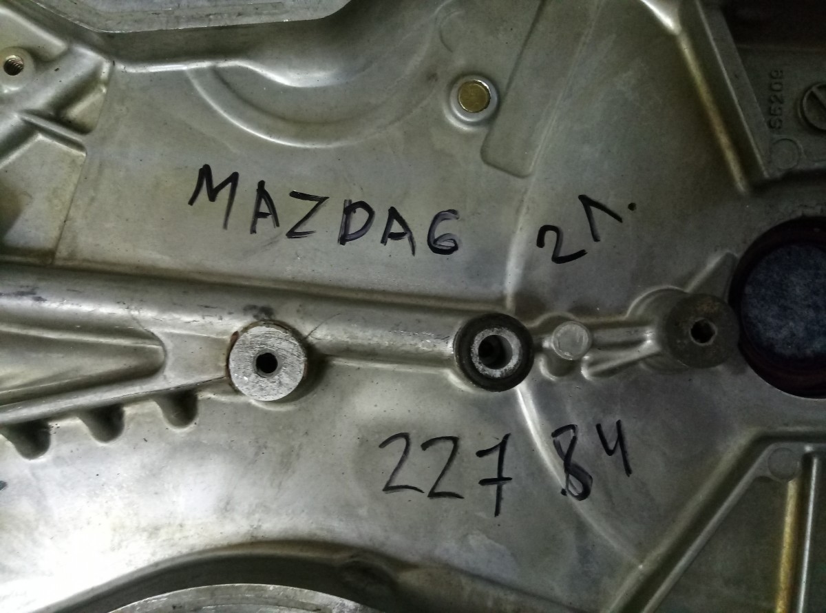 Передняя крышка двигателя Mazda 6 GG  на Mazda 6(GG)