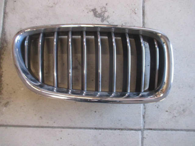Решетка радиатора BMW 5-Series(F10,F11,F07) 2009-2013   7340320 на BMW 5-Series(F10,F11,F07)