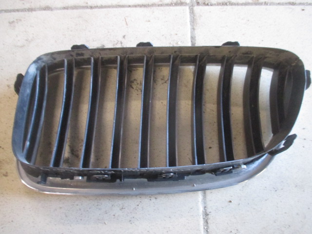 Решетка радиатора BMW 5-Series(F10,F11,F07) 2009-2013   7340320 на BMW 5-Series(F10,F11,F07)
