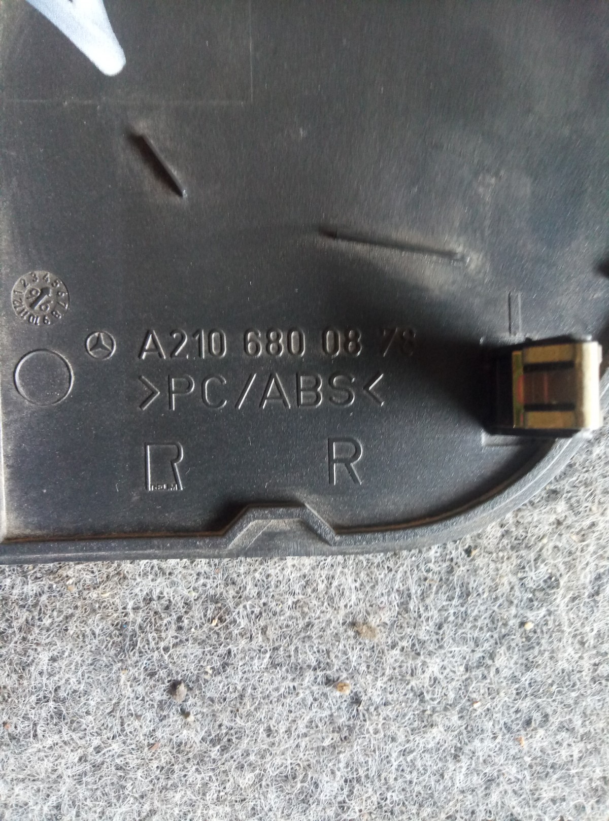 Накладка декоративная Mercedes W210 передняя правая на Mercedes-Benz C-Class W204